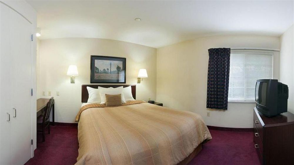 Sonesta Simply Suites Cleveland North Olmsted Airport Екстериор снимка